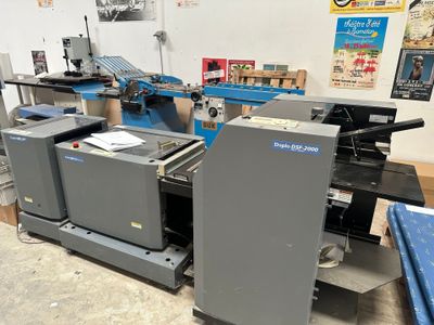 une machine placée au milieu d'une pièce