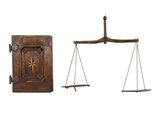 une image représentant une balance et un livre sur fond blanc
