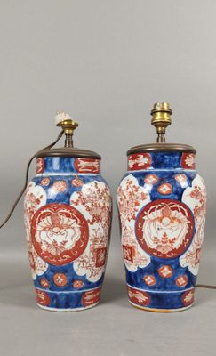 pair of chinese vases with red and blue designs on them