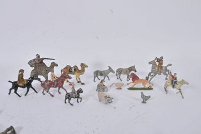 Alu et plonb, une quarantaine de figurines en ronde-bosse, d…
