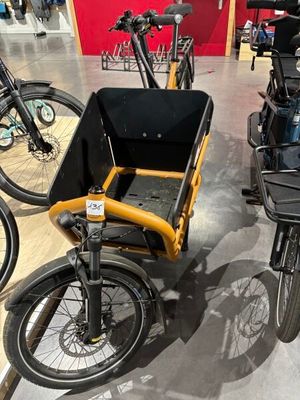 les nombreux vélos exposés dans un magasin