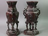 two vases that are sitting next to each other
