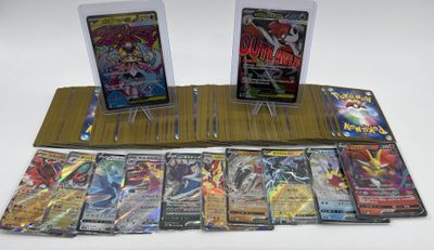 beaucoup de cartes pokemon sur la table