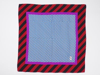 YVES SAINT LAURENT Carré probablement en soie, à décor rayé …