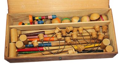 Petit JEU DE CROQUET DE TABLE, en bois, dans un coffret, 7 x… - Photo 1