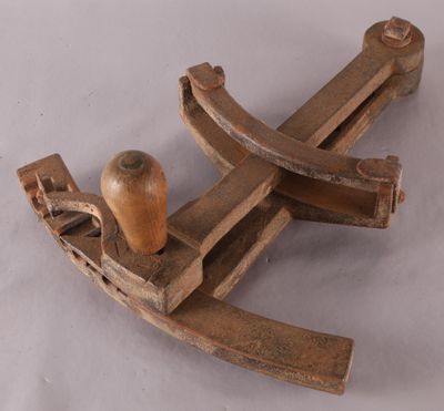 [ AGRICULTURE ] Machine à greffer la vigne. Fonte de fer et … - Photo 1