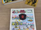 deux livres sur la table et une bande dessinée sur la table