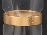 un récipient en verre transparent orné d'une bande dorée