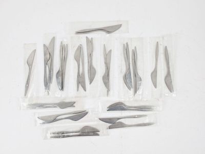 CHRISTOFLE INTERNATIONAL. Suite de 32 couteaux à poisson en …