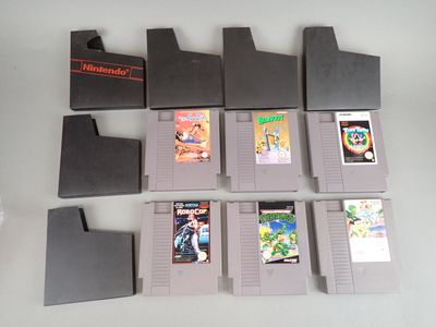 plein de jeux Nintendo posés sur une table