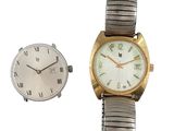 deux montres placées l'une à côté de l'autre sur un fond blanc