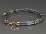 un bracelet en argent et en or muni d'un fermoir en forme de crâne