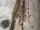 un morceau de bois posé par terre