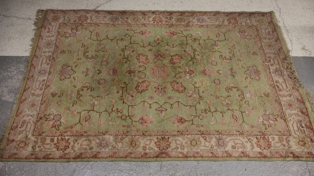 Tapis. A nettoyer. 297 x 200 cm
