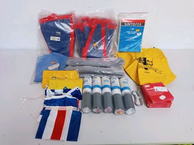 Lot de 23 accessoires pour bateau : dont sacs, kits de répar…