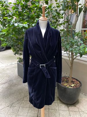 une photo d'une robe présentée sur un mannequin