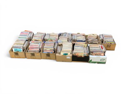 un grand nombre de livres empilés les uns sur les autres