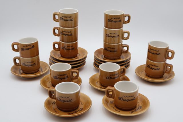 BISQUIT COGNAC : 14 tasses et sous tasses à café publicitaires en...