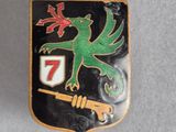 une photo d'un insigne sur lequel figure un dragon
