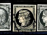quatre timbres différents du même type figurent sur un fond noir