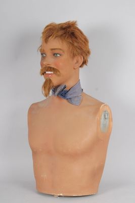 buste de mannequin en plâtre polychrome, les yeux en verre.