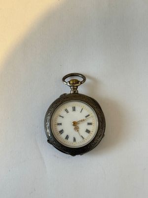 Montre de col en argent 800°/000 (poinçon crabe).