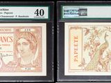 Trois types différents de billets de banque sont exposés dans une vitrine.