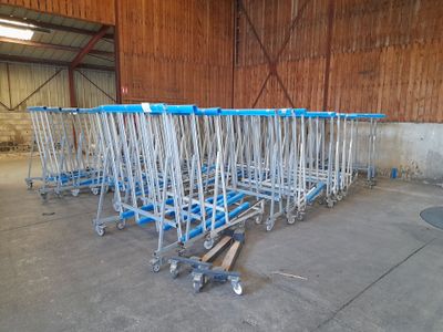 many shopping carts that are lined up in a warehouse