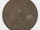 une image représentant une plaque en bronze ornée d'un motif