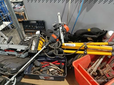 a lot of tools that are sitting on a table