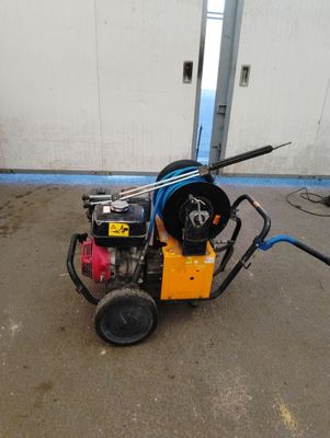 an image of a machine that is sitting on the ground