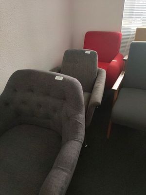 two chairs that are next to each other in a room
