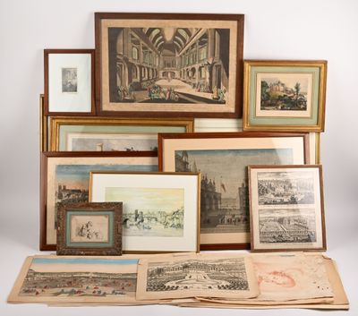 beaucoup de photos encadrées sur la table