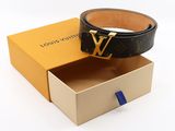 Ceinture Louis Vuitton en cuir noir avec boucle dorée