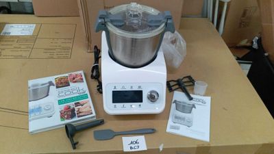 un mixeur posé sur une table