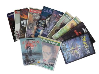 un grand nombre de livres posés sur une table