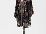 une image d'une robe sur un mannequin