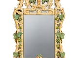 un miroir sur lequel est posé un oiseau