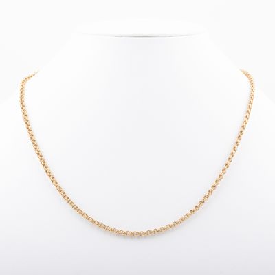 un collier à chaîne en or sur un mannequin mannequin mannequin mannequin mannequin mannequin mannequin mannequin mannequin mannequin