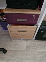 Deux tabourets en simili cuir blanc et métal chromé réglable… (photo 5)