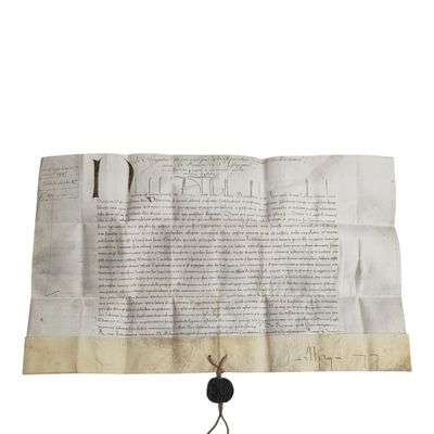 une feuille de papier portant un cachet de cire, posée sur une autre feuille de papier