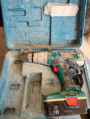 Lot de 1 perceuse Ã percussion et visseuse sans fil dans sa …