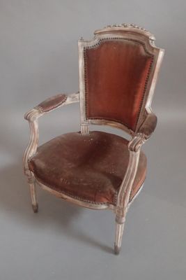 Fauteuil cabriolet en hêtre mouluré et sculpté, anciennement…
