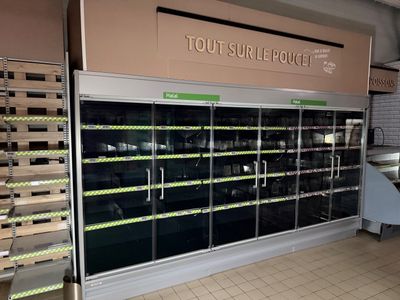 Linéaire six portes vitrées en froid positif AHT.