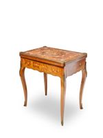 Table à jeux en bois de placage et marqueterie de bois clair…