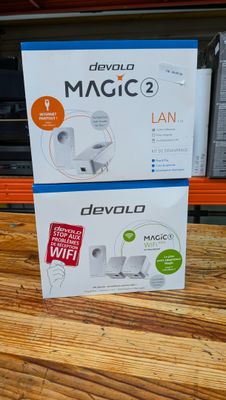 deux boîtes de « Devvoo Magic 2 » posées sur une table dans un magasin