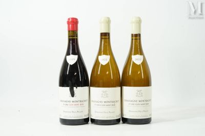 trois bouteilles de vin posées l'une à côté de l'autre sur une table