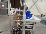 une machine placée au milieu d'une pièce