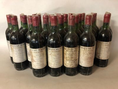 plusieurs bouteilles de vin sont alignées sur une table