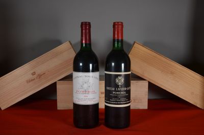 deux bouteilles de vin posées l'une à côté de l'autre sur une table